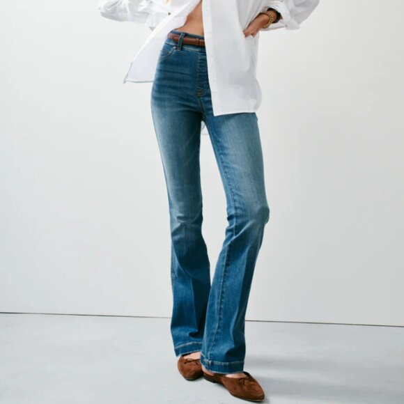 SPANXshape™ EveryWear Flare Jeans BRAND NEW NEVER WORN - Picture 1 of 2